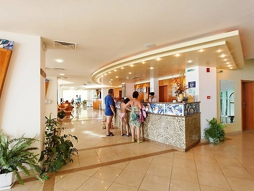 Hotel Mirage Sunny Day (7 / 13)