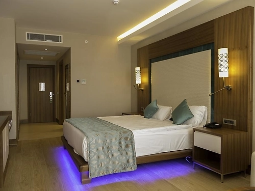 Ramada Hotel and Suites Kusadasi Turcia (17 / 31)