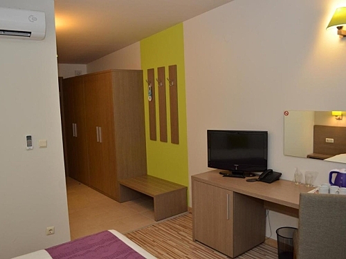 Aqua Nevis Hotel & Aquapark Sunny Beach (9 / 38)