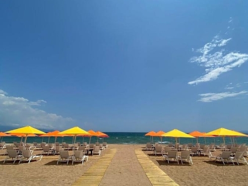 Buka Sandy Beach  (21 / 35)