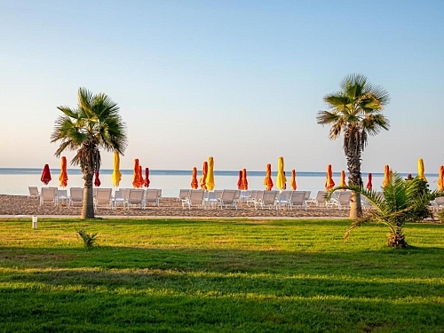 Buka Sandy Beach  (29 / 35)