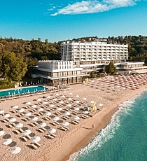 Hotel Palace Sunny Day